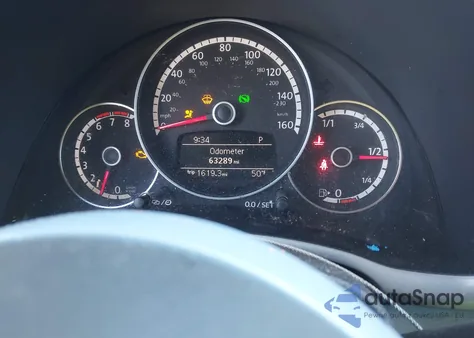 2014 Volkswagen Beetle 1.8T z USA, uszkodzony, nr VIN 3VWJ17AT2EM659248